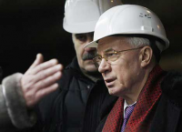 Азаров пообещал 2 млн.кв.м. жилья в 2012 году в рамках "Доступного жилья".