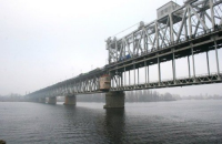 Виктор Янукович пообещал, что новый автомобильный мост через Днепр в Кременчуге начнет строится уже в следующем году.