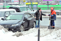 За минувшие сутки с Киевских улиц убрано более 3 тыс. тонн снега. Мэр Попов выражает благодарность работникам коммунальных служб.